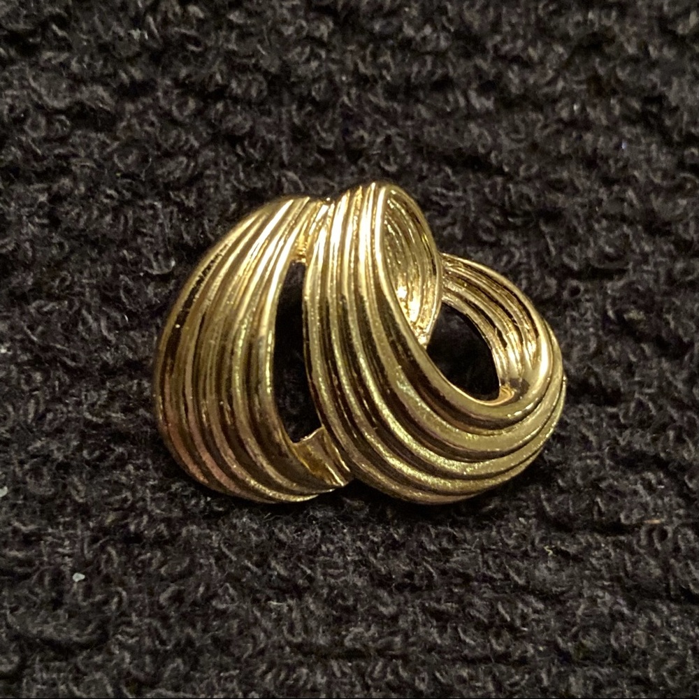 Vintage Swirl Gold Toned Pierced Earrings - Picture 5 of 9